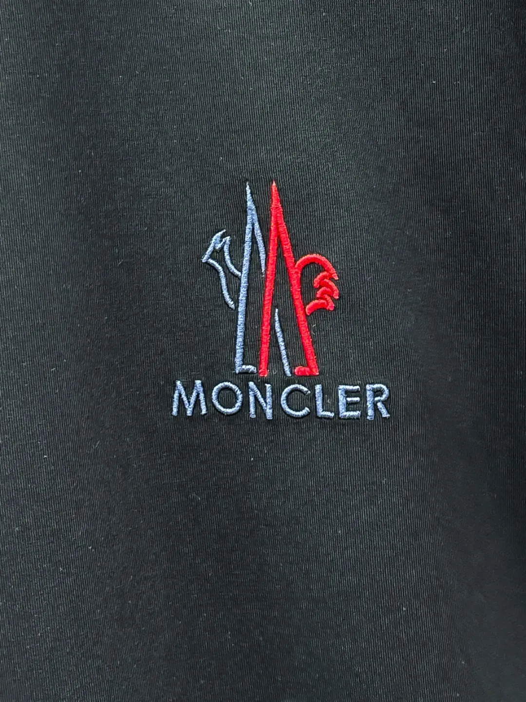 24 Moncler # 26 T， ， ， ， ， ！ ， ， ， ， Classic , ， ， ， ， ， ！ ， ！ , . , , 2023 . : Black/White Size:S M L XL 2XL